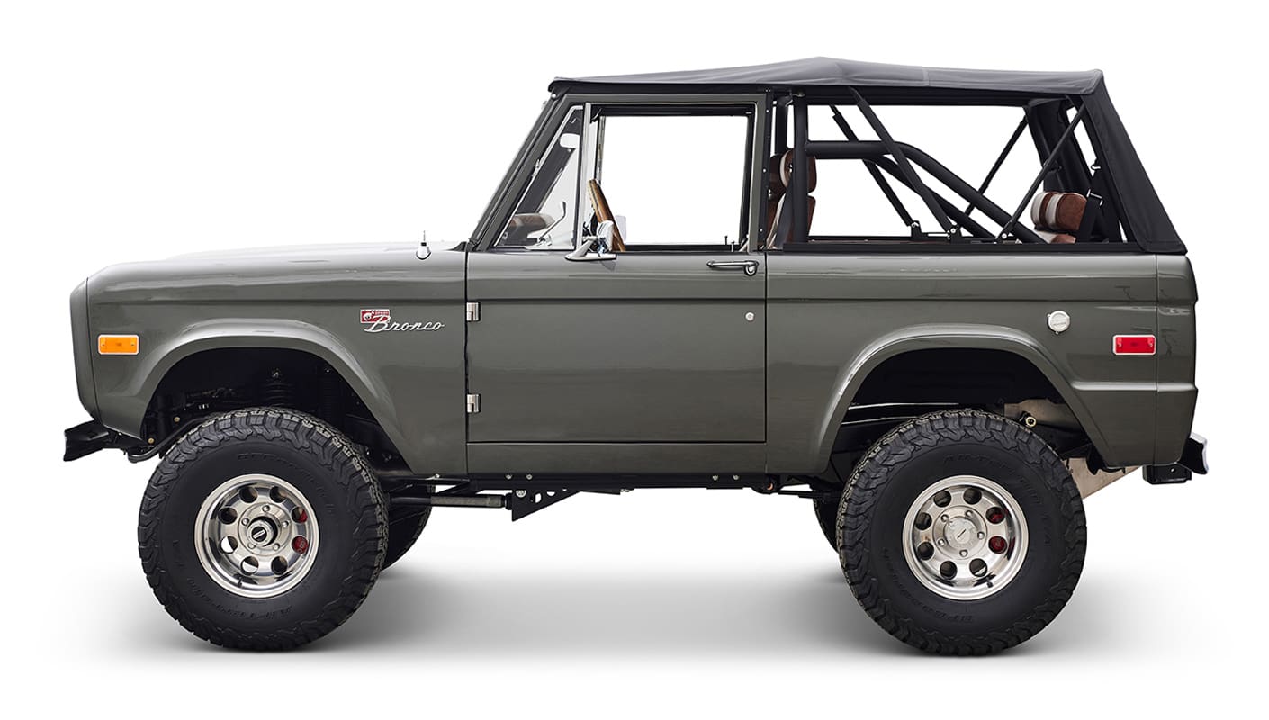Ford Bronco 1977 302 Series in Adventurine Green with Black Soft Top