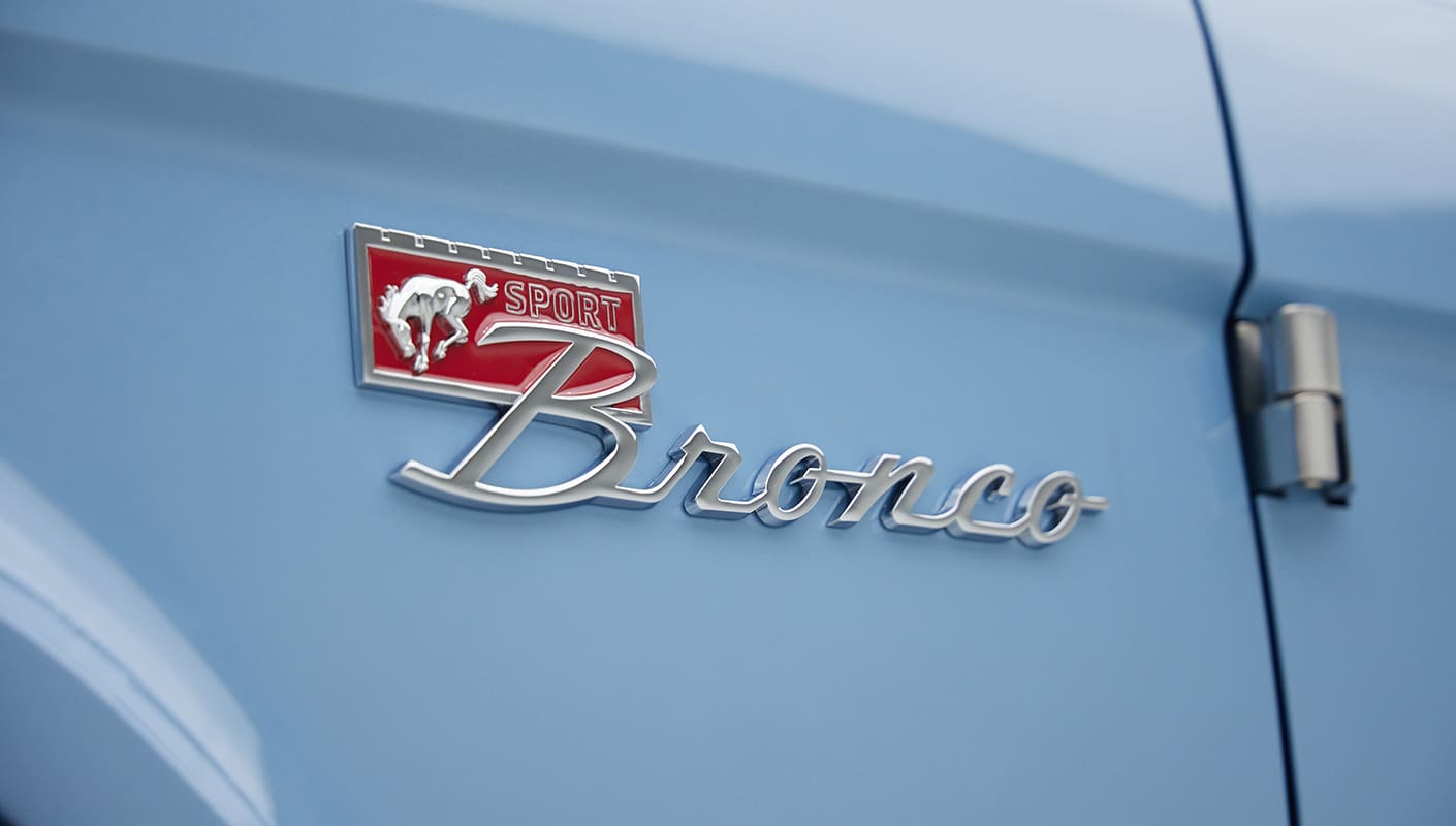 1967-Ford_Bronco-Frozen-Blue-302-Series-emblem