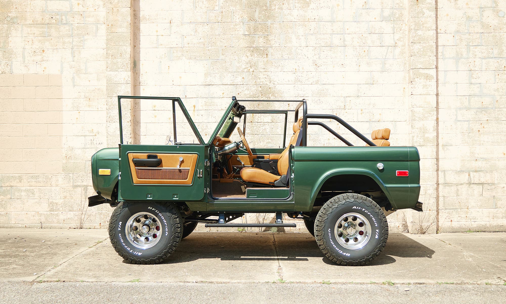 1973 Classic Ford Bronco coyote series in Highland Green