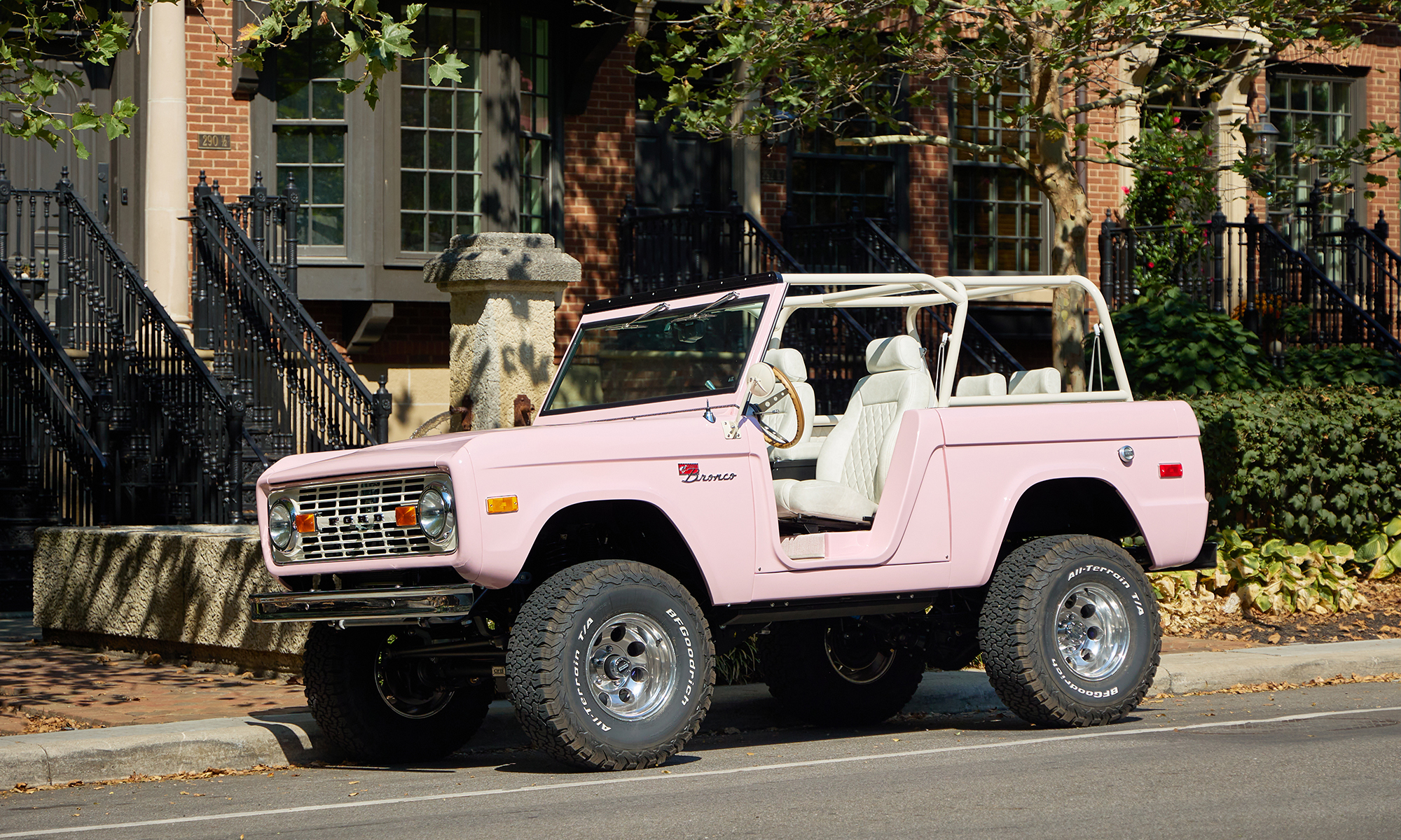 1967-pink-classic-ford-bronco-coyote-series-300