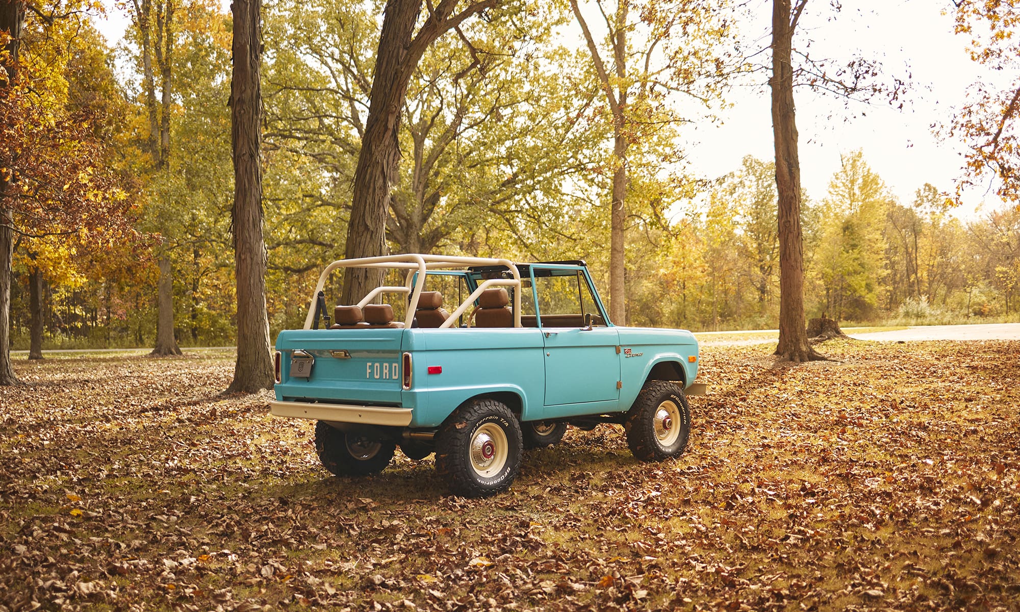 1970-heritage-blue-classic-ford-bronco-302-series-woods-3