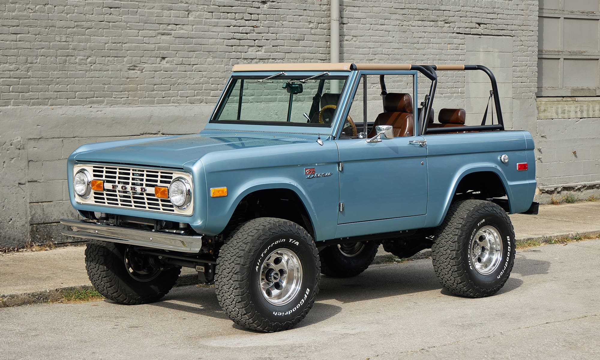 1974-blue-classic-ford-bronco-coyote-series-driver-front-343