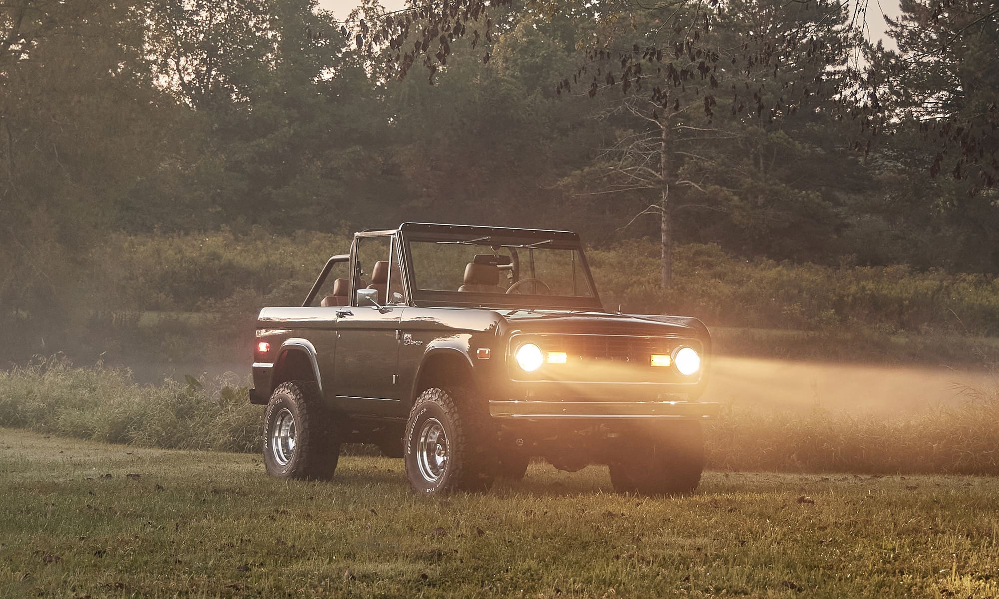 classic-ford-bronco-1973-highland-green-coyote-series-video
