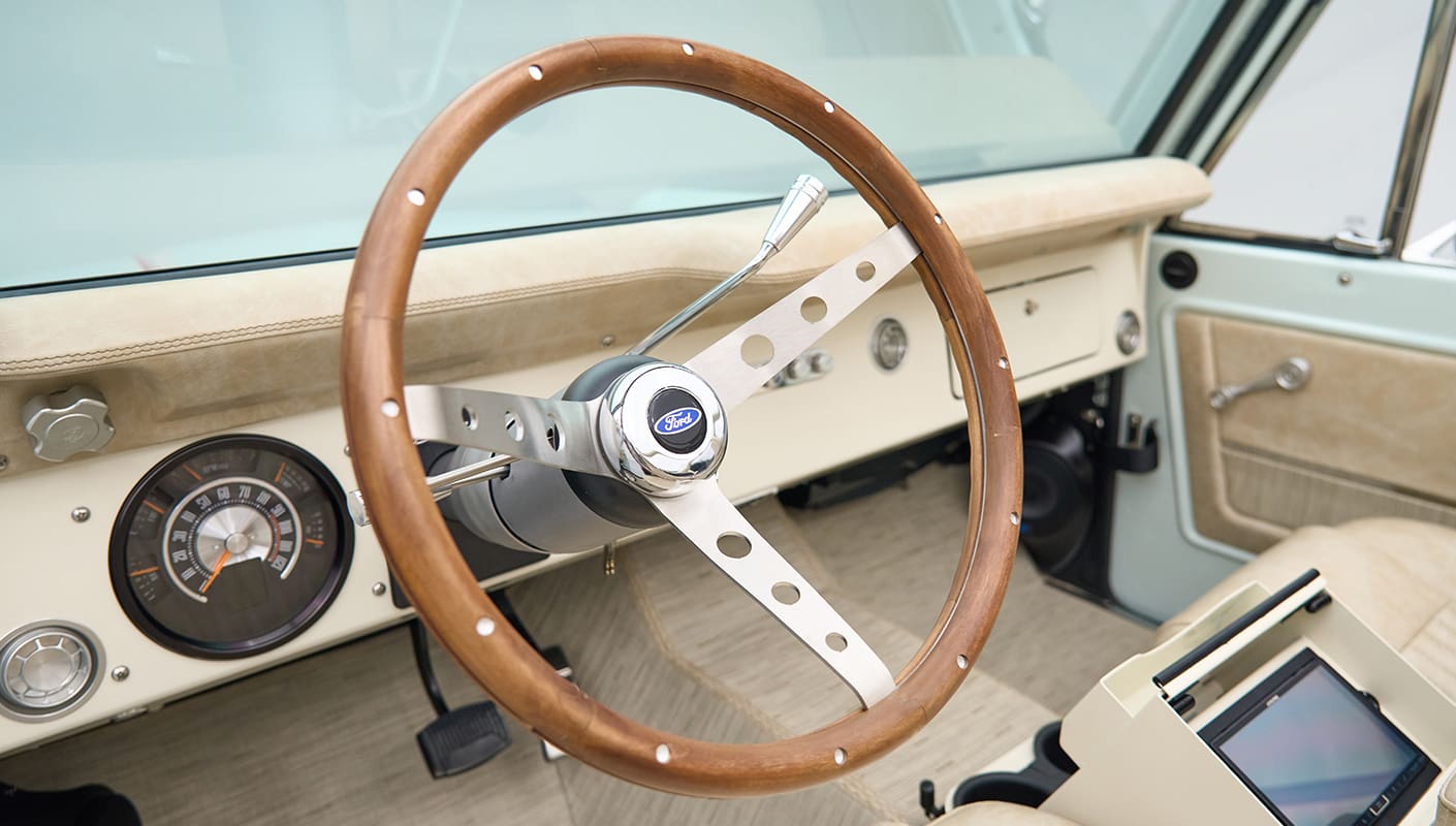 Vintage Wood Steering Wheel in Bronco